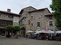Perouges, Place du tilleul, Maison au cadran solaire (3)